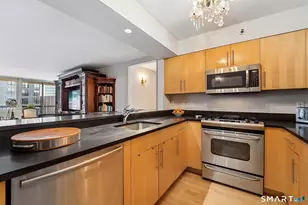 25 Forest St, Stamford, CT 06901 - Photo 7