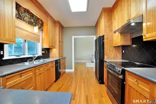 98 Old Farms Rd, Glastonbury, CT 06073 - Photo 13