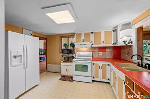 26 Field St, Stonington, CT 06379 - Photo 9