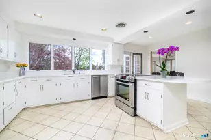 163 W Hill Rd, Stamford, CT 06902 - Photo 11