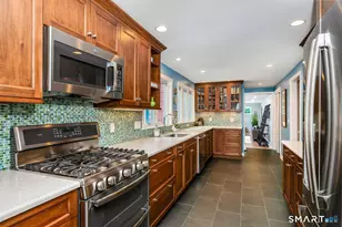 132 Hoyt St, Darien, CT 06820 - Photo 7