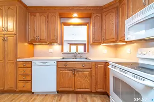 127 Bee St, Meriden, CT 06450 - Photo 15