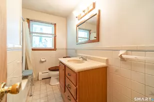 127 Bee St, Meriden, CT 06450 - Photo 23