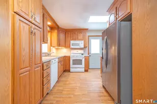 127 Bee St, Meriden, CT 06450 - Photo 11