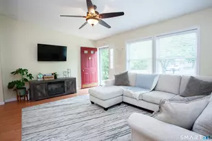 19 Debbie Ln, Enfield, CT 06082 - Photo 7