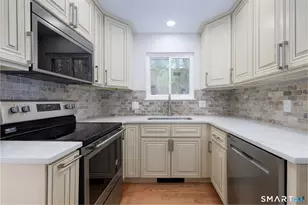 12 Heritage Vlg, Southbury, CT 06488 - Photo 5