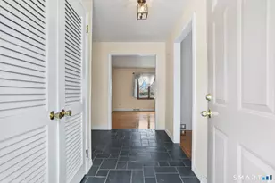 64 Mariner Cir, Trumbull, CT 06611 - Photo 5