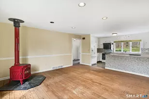 64 Mariner Cir, Trumbull, CT 06611 - Photo 9