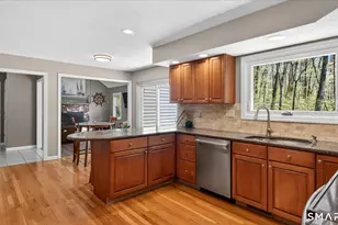 7 Village View Ln, Farmington, CT 06085 - Photo 11