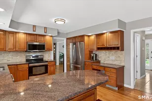 7 Village View Ln, Farmington, CT 06085 - Photo 13