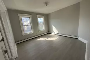 18 S Whitney St, Hartford, CT 06106 - Photo 3
