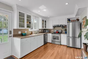 98 Colonial Dr, Hamden, CT 06518 - Photo 11