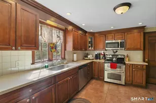 24 Meadowood Dr, Middletown, CT 06457 - Photo 15