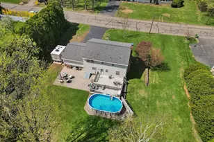 24 Meadowood Dr, Middletown, CT 06457 - Photo 9