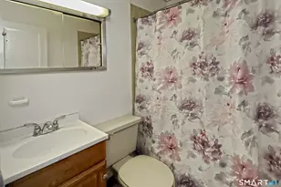 110 Greystone Rd, Bridgeport, CT 06610 - Photo 17