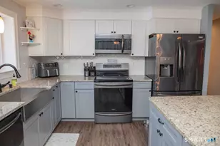 27 Old Skinner St, East Hampton, CT 06424 - Photo 13