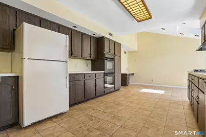 104 Knollwood Drive, New Haven, CT 06515 - Photo 11
