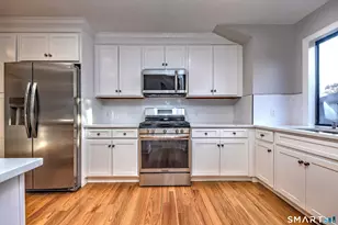 619 Erie Ln, Stratford, CT 06614 - Photo 9
