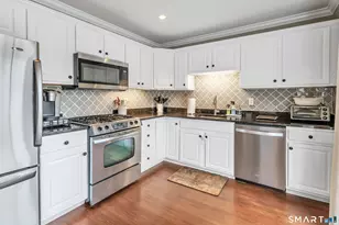39 Maple Tree Ave, Stamford, CT 06906 - Photo 3