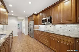 4 Biltmore Park, Bloomfield, CT 06002 - Photo 9
