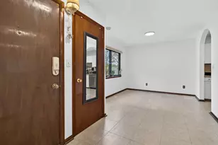 32 Webster Ct, Newington, CT 06111 - Photo 3