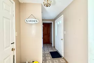 647 Bronson Rd, Fairfield, CT 06890 - Photo 15