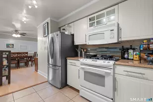 183 Livingston Pl, Bridgeport, CT 06610 - Photo 17