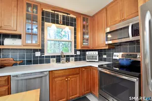 12 Lyman Rd, West Hartford, CT 06117 - Photo 7