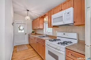 35 Mill Rd, Woodbury, CT 06798 - Photo 3