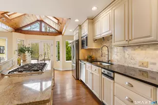 21 Laurel Lake E, Weston, CT 06883 - Photo 13
