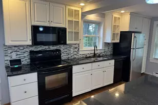 2 Stebbins Brook Ln, Simsbury, CT 06070 - Photo 5