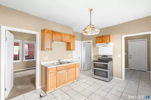 40 Bond St, Hartford, CT 06114 - Photo 11