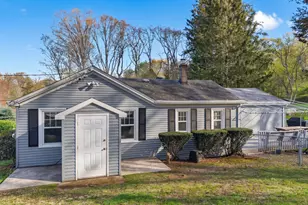 114 Butlertown Rd, Waterford, CT 06385 - Photo 5