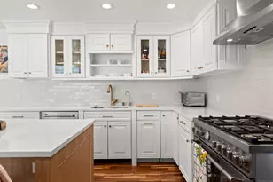 80 Soundview Dr, Stamford, CT 06902 - Photo 13