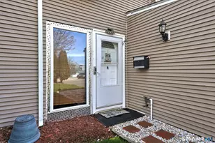 8 Inverness Square, Middletown, CT 06457 - Photo 5