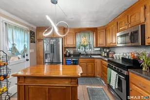 7 Plainfield Dr, Waterbury, CT 06708 - Photo 5