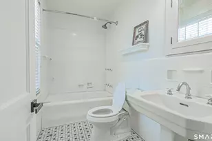 1210 Laurel Ave, Bridgeport, CT 06604 - Photo 23
