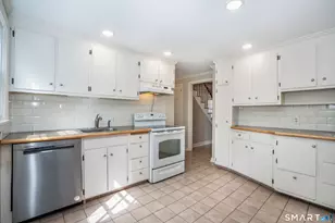 49 Foxridge Rd, West Hartford, CT 06107 - Photo 15