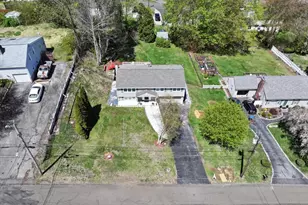 16 Chestnut Dr, Derby, CT 06418 - Photo 37