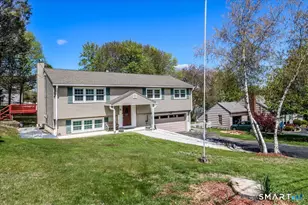 16 Chestnut Dr, Derby, CT 06418 - Photo 3