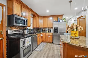 7 Newport Dr, Waterbury, CT 06705 - Photo 9