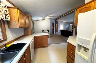 11 Circle Dr, Windham, CT 06256 - Photo 3