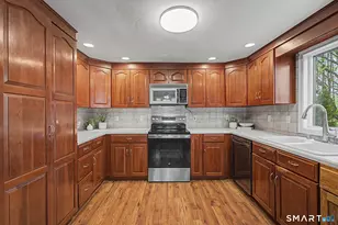 11 Thomas St, Newington, CT 06111 - Photo 9