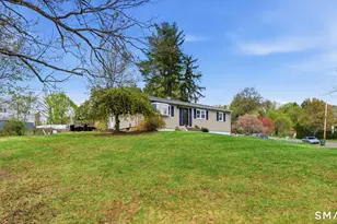 35 Apple Tree Ln, Wallingford, CT 06492 - Photo 3