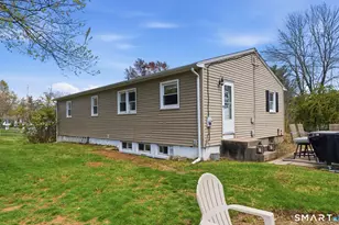 35 Apple Tree Ln, Wallingford, CT 06492 - Photo 5