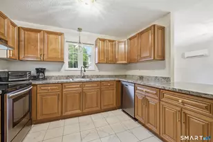 40 Fitch Meadow Ln, South Windsor, CT 06074 - Photo 3