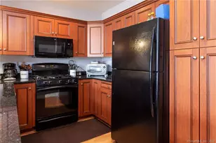 4 Daskams Ln, Norwalk, CT 06851 - Photo 9