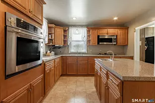 34 Queen St, Meriden, CT 06451 - Photo 3