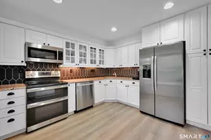 1 Maple Ln, Avon, CT 06001 - Photo 5