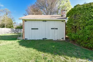 146 Warsaw St, Fairfield, CT 06825 - Photo 17